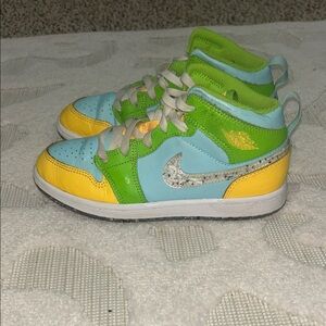 Nike Jordan 1 Mid SE Yourh Sneakers